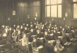 Classroom at North Ward School in Victoria, 1911