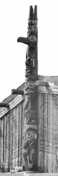 Haida House Frontal Pole