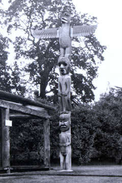 Kwakwaka’wakw (A’wa’et?ala) Pole