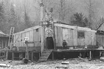 Close up of Nuxalk House Frontal Pole in situ - Talio