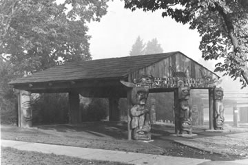 Three house posts and open sided building