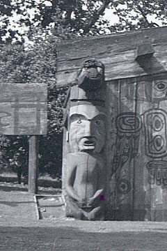 Nuu-chah-nulth House Post in Thunderbird Park