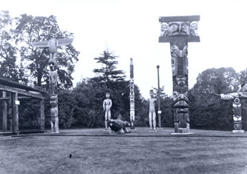 Welcome figures in Thunderbird Park