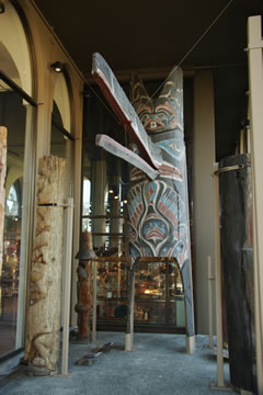 Poteau frontal dans la Maison de verre