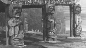 Poteaux de maison Kwakwaka’wakw