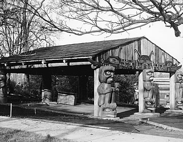 Poteaux de maison Kwakwaka’wakw