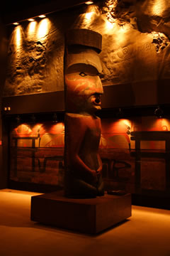 Poteau de Maison dans la première galerie de peuples