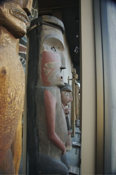 Poteau de Maison dans la Maison de verre
