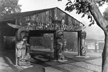 Sculpture de Sisiutl Kwakwaka’wakw
