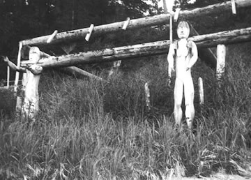 Statues d’accueil Nuu-chah-nulth (Huu-ay-aht)