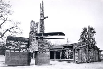 Mât de façade nuxalk, Cloison de cérémonie nuu-chah-hulth