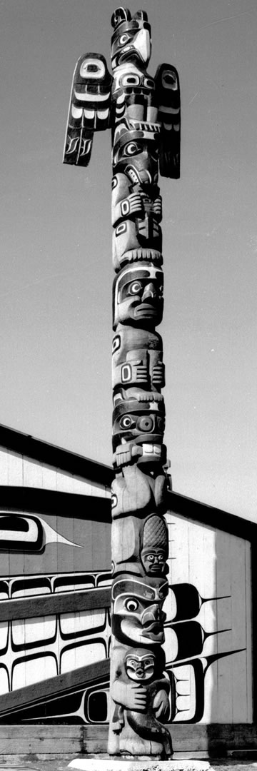 Mât emblématique Kwakwaka’wakw