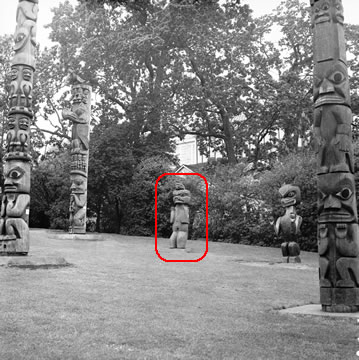 Sculpture nuxalk dans le Parc Thunderbird