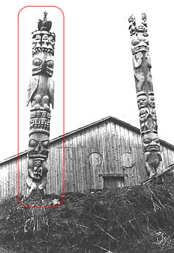 Mât totémique Gitxsan in situ