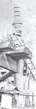 Poteaux Haidas in situ