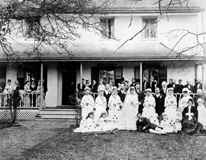 Mariage de Martha Douglas (la plus jeune fille de James et Amelia) et Dennis Reginald Harris (1878)