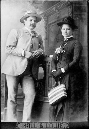 Edith (Dolly) Helmcken avec son frère Harry