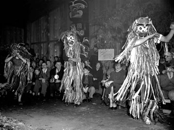 Group dancingat the opening ceremonies