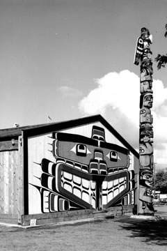 Side view of Kwakwaka’wakw Heraldic Pole and Wawadi?ł