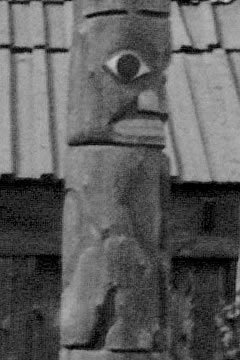 Close up of upper corner post figure