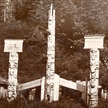 Closer up view of Haida Pole in situ