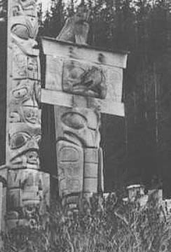 Haida mortuary pole in situ