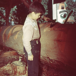 Tony Hunt begins carving